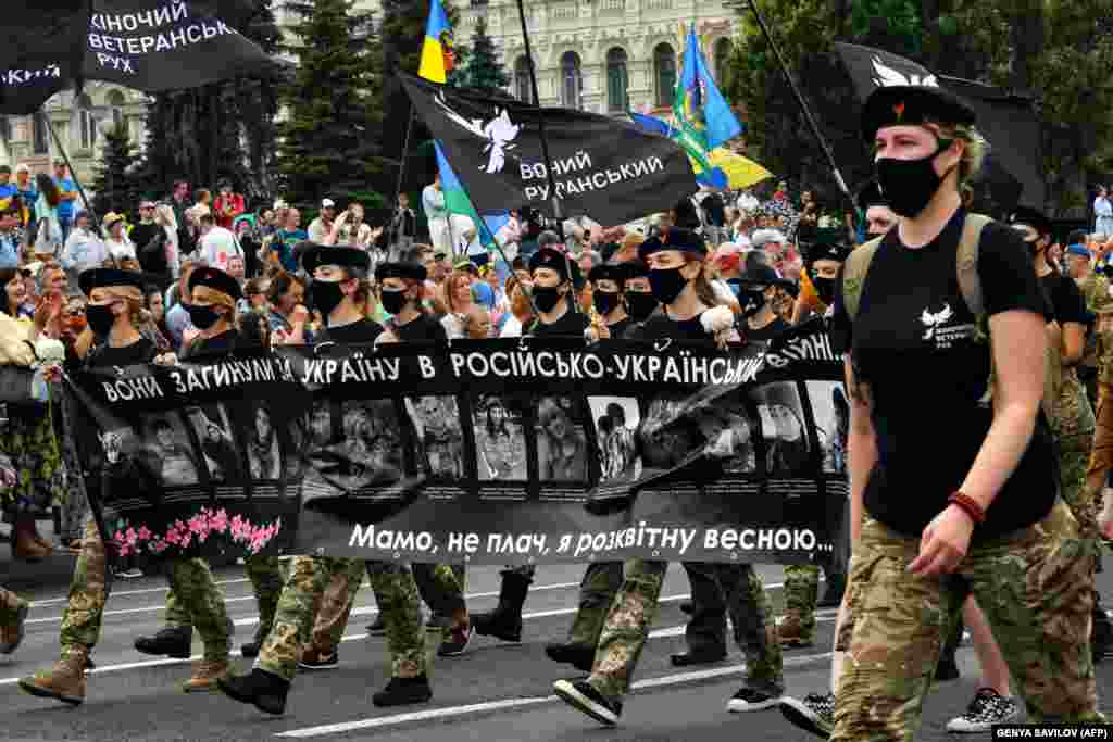 Під час &laquo;Маршу захисників&raquo; до Дня Незалежності України. Київ, 24 серпня 2020 року. БІЛЬШЕ ФОТОГРАФІЙ ЗА ЛІНКОМ