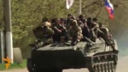 Orsýetiň baýdagyny göterýän harby ulaglar Slowýansk şäherine bardy