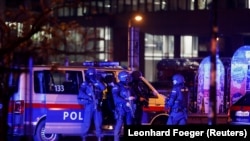 هزار پرسونل امنیتی در عملیات برای ردیابی حمله کنندگان در اتریش به کار گماشته شده‌اند