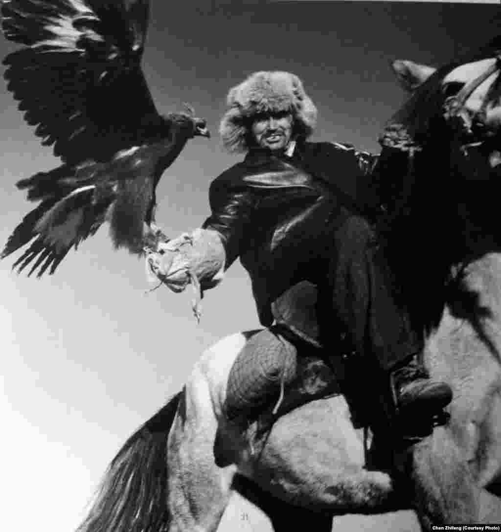 Кытайлык сүрөтчү Чен Жифендин &quot;Eagle Clan - Бүркүт уруусу&quot; аттуу альбому.&nbsp;