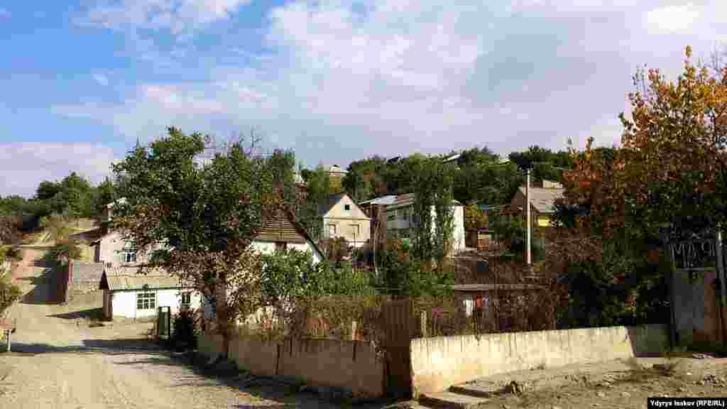 Ош шаарынын түштүк тарабында жайгашкан Дача айылы Ош шаарынын карамагына 2013-жылы өткөн. Шаар бийлиги айылга Курманжан-Датка-2 деген атты жакында берди.&nbsp;