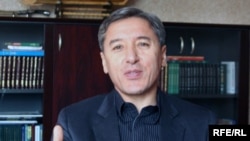 Сопредседатель оппозиционной партии  ОСДП "Азат" Болат Абилов. Алматы, 27 апреля 2010 года.