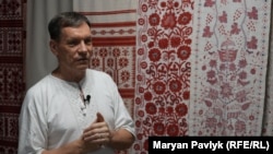 Юрій Мельничук, майстер народного мистецтва з вишивки