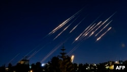 Ирандан атылган ракеталар Иерусалимдин түнкү асманында. 14-июнь, 2025-жыл.