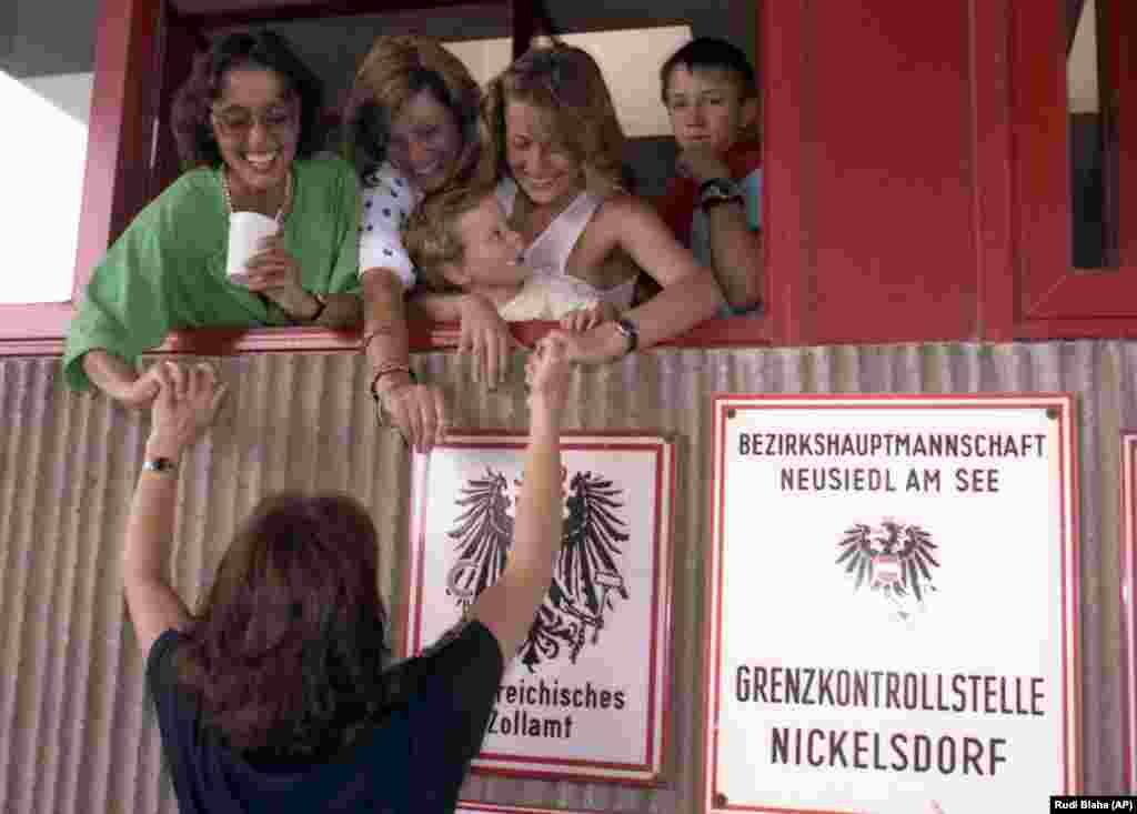 East Germans welcome each other at the customs booth in Nickelsdorf.
