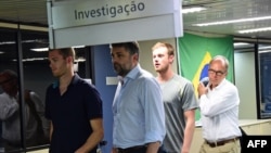 Ամերիկացի լողորդները դուրս են գալիս ոստիկանական բաժանմունքից, Ռիո դե Ժանեյրո, 18-ը օգոստոսի, 2016 թ․