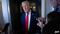 Tähran göni ýadro gepleşiklerini ret edeninden soň, Tramp Eýrana "bombalamak", tarif duýduryşyny berdi.