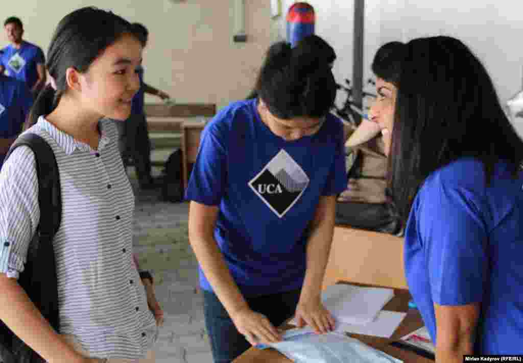 Катуу талаптарга жана окуучулардын жеке жетишкендиктерине негизделген тандоо процесси 2016-жылдын май айында башталган.