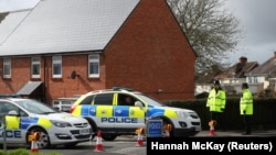 Մեծ Բրիտանիա - Իրավապահները Սոլսբերիում այն տան մոտ, որտեղ բնակվել են Սերգեյ և Յուլիա Սկրիպալները, ապրիլ, 2018թ․