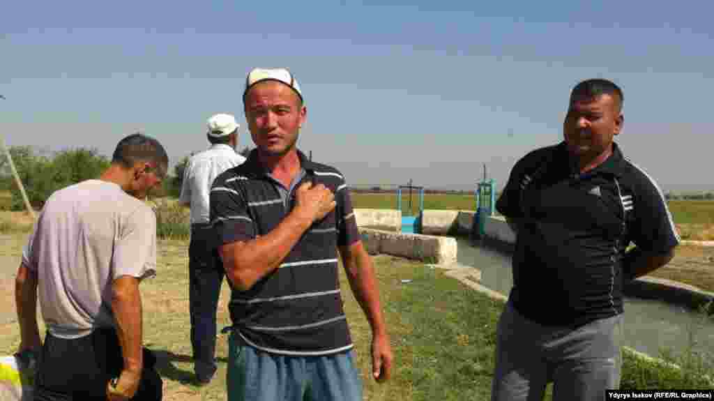 Суу алуучулар эртең менен суу бөлүштүрүүчү жайда мураптардын келишин күтөт.