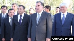 Эмомалӣ Раҳмон дар вилояти Суғд (акс аз сомонаи president.tj)
