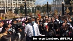 «Караван» соода борборунун ижарачыларынын акциясы. 1-сентябрь, 2020-жыл. Бишкек.