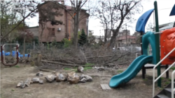 Բաղրամյան 79-ի բնակիչներն ահազանգում են՝ մանկական խաղահրապարակում ծառեր են հատվում