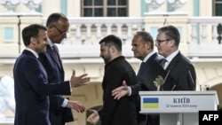 Прэзыдэнт Францыі Эмануэль Макрон, канцлер Германіі Фрыдрых Мерц, прэзыдэнт Украіны Уладзімір Зяленскі, прэм'ер-міністр Польшчы Дональд Туск і прэм'ер-міністр Вялікабрытаніі Кір Стармер. Ілюстрацыйнае фота. 