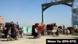 فرار غیرنظامی از جنگ در شهر لشکرگاه هلمند October 12, 2020