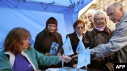 Сторонники премьера основательно подготовились к ожидаемой победе Партии регионов