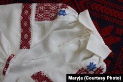 Рэканструкцыя жаночай сарочкі зь Вяліскага павету