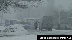 Ситуация в Аджарии и некоторых горных районах Грузии кроме тяжелой обстановки на дорогах осложнена авариями на линиях электропередач из-за сильных ветров и низкой температуры