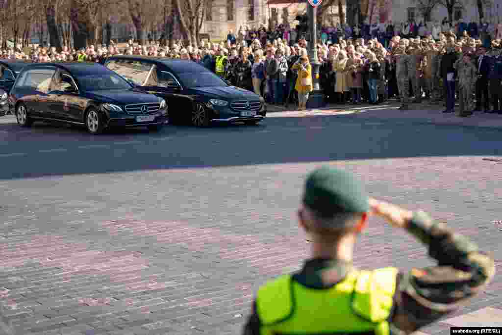 У Вільні разьвітваюцца з амэрыканскімі вайскоўцамі, якія загінулі на палігоне ў Падбродзьдзі. 3 красавіка 2025 году