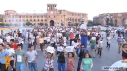 Ակտիվիստները տոնում են ուղեվարձի թանկացման մասին որոշման գործողության կասեցումը