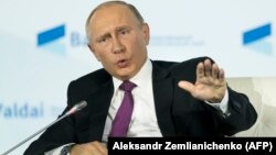 Պուտինը պատասխանում է «Վալդայ» բանավեճի ակումբում հնչած հարցերին, Սոչի, 19-ը հոկտեմբերի, 2017 թ․ 