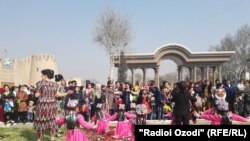 Аксҳо аз таҷлили ҷашни Наврӯз дар Хуҷанд