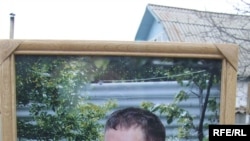 2009-жылы 51 жашында киши колдуу болуп көз жумган журналист Геннадий Павлюк