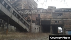 Центральна збагачувальна фабрика імені Кисельова, яку ріжуть на металобрухт