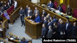 Частина депутатів, які раніше входили до фракції ОПЗЖ, створили нову групу «Платформа за життя та мир», а інша – долучилася до депутатської групи «Відновлення України»