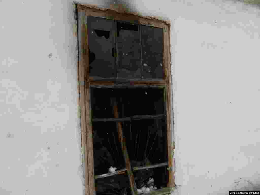 Бул чырдан тутанган жаңжалда эки сарай өрттөлүп, эки кичи дүкөн талкаланып, дагы эки үйдү өрттөөгө аракет жасалган.