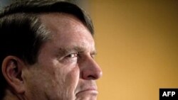 Свою философию менеджера Леонард Дани формулирует так: «Ты нанимаешь людей, превосходящих тебя по интеллекту и таланту, и даешь им возможность делать лучшее, на что они способны»