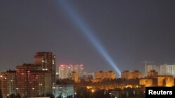 Ілюстраційне фото. Пошук дронів під час нічної атаки, Київ, вересень 2024 року