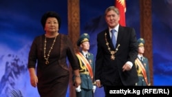 Экс-президенты Кыргызстана Роза Отунбаева и Алмазбек Атамбаев.