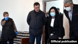 Президент Садыр Жапаровдун балдар менен көрүшүп жаткан учуру. 19-март, 2021-жыл.