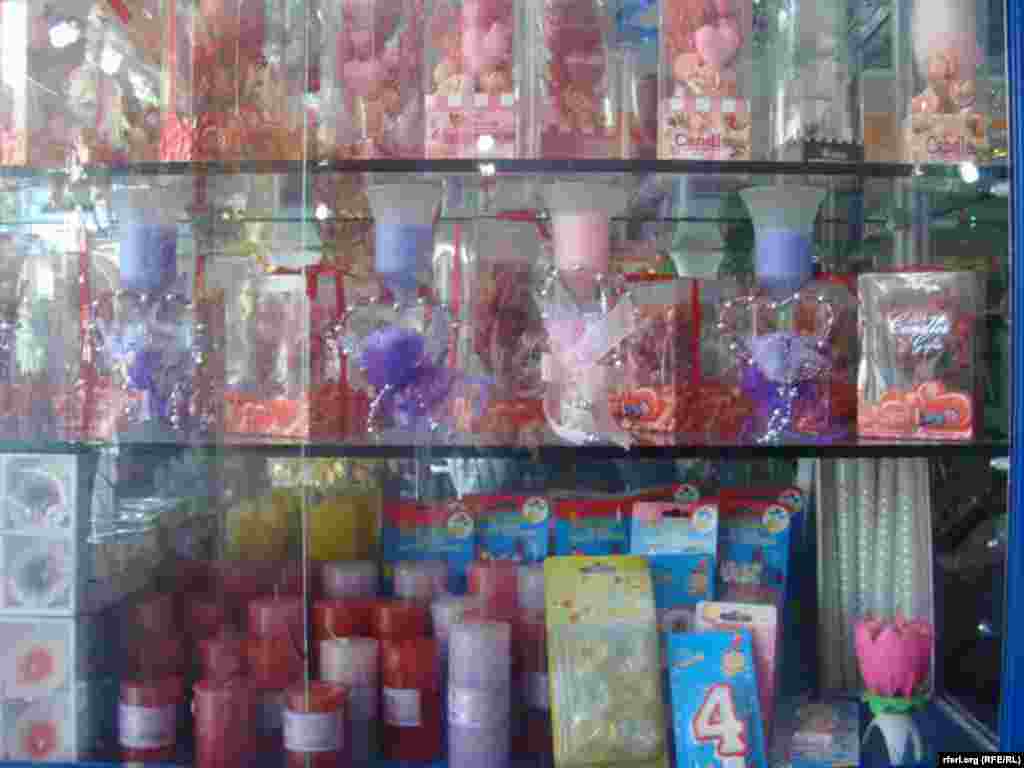 Afghanistan - Afghan flower selling shops provided special gifts for Valentine day, 13Feb2012