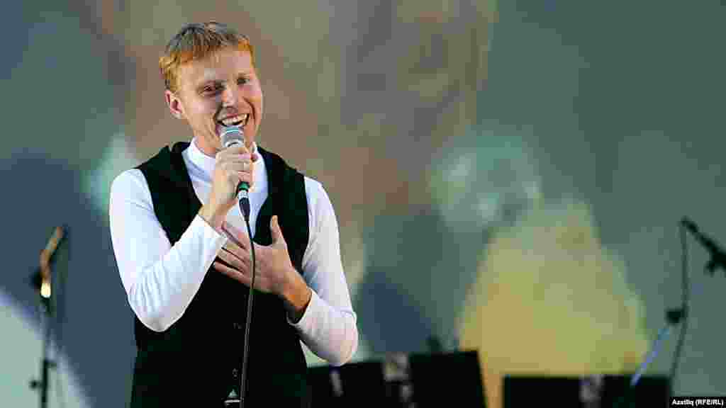 Камал театры каршында яңа сезон ачу тантанасы. Автор-башкаручы Илгиз Шәйхразиев.&nbsp;