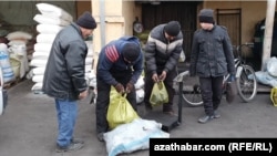 На одной из точек продажи угля 