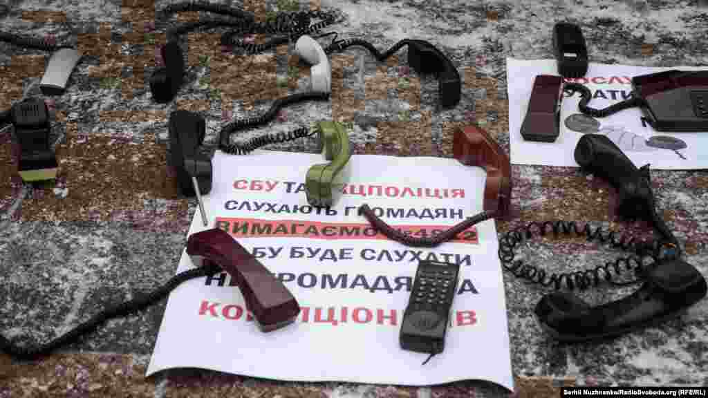 Телефонні слухавки для народних депутатів