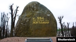 «У нас були випадки, коли цілі сім’ї гинули у своїх будинках внаслідок прямого влучення авіаційних бомб», каже Віталій Бунечко