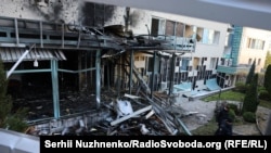 Ліквідація пожежі на території складських приміщень в Соломʼянському районі Києва внаслідок влучання / падіння уламків шахеда, Київ, 7 листопада 2024