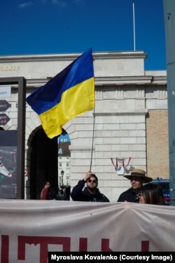 Учасник акції українців у Відні, Австрія, 9 травня 2025 рік