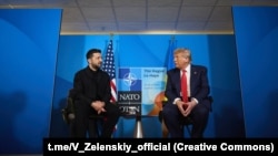 Уладзімір Зяленскі і Дональд Трамп на сустрэчы ў Гаазе 25 чэрвеня 2025 году