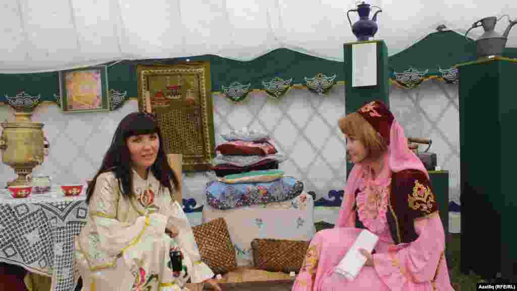 Төмән шәһәр татар мәдәният үзәге чатырында