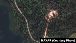 Супутниковий знімок, наданий Maxar Technologies, показує систему протиповітряної оборони, розміщену поблизу літньої резиденції очільника Росії Володимира Путіна