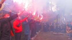 Автопробіг до будинку голови КСУ: перешкоди від поліції та шибениця під вікнами (відео)