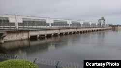 Из-за засухи гидроэлектростанции вырабатывают меньше электричества.