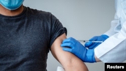 Коронавируска каршы эмдөө учуру.