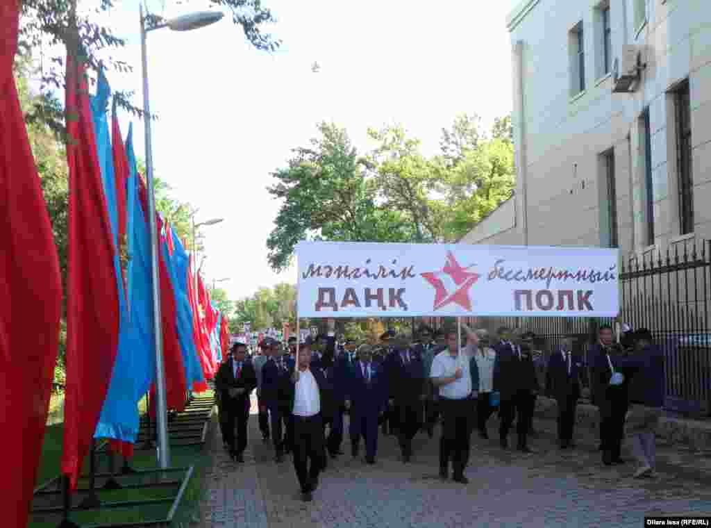 Марш &laquo;Бессмертный полк&raquo; в Шымкенте был посвящен Дню Победы во Второй мировой войне.