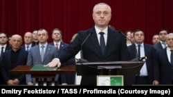 Бадра Гунба складає присягу як президент сепаратистського регіону Абхазії, 2 квітня 2025 року