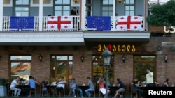 Большую роль в проведении демократических реформ в стране играют обязательства Тбилиси перед тем же Евросоюзом